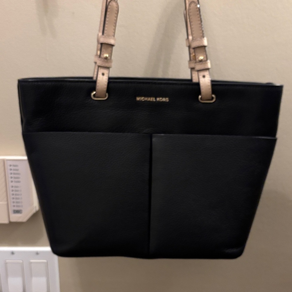 Michael Kors Black and Tan Tote Bag - Picture 1 of 9